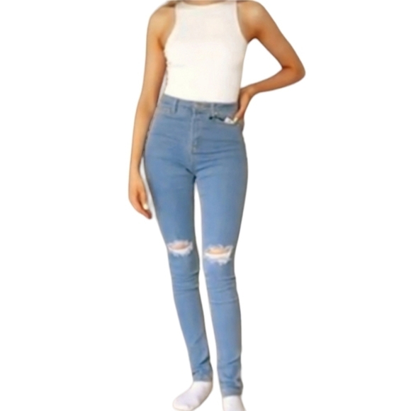 NWOT Boohoo tall (5'7") skinny distressed light wash jeans - Picture 1 of 7
